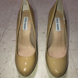 NWT Steve Madden Nude Patent Leather Heels
